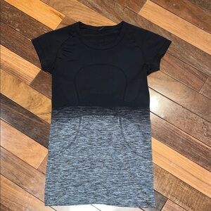 Lululemon Size 4 Black and Gray Swiftly Tech Short Sleeve